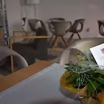 מלון Cosmopolit
