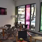 考斯摩博因特酒店 3*