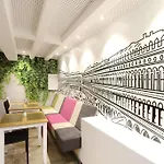考斯摩博因特酒店 3*